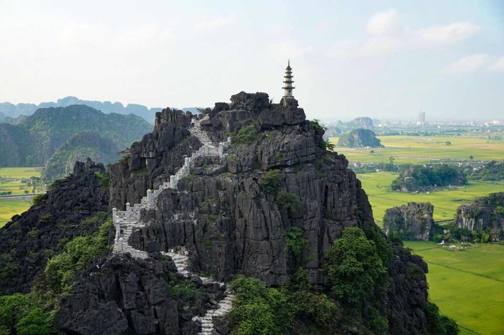 Mua Caves pagoda